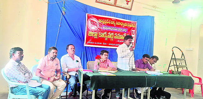 అనారోగ్యంతో వ్యక్తి ఆత్మహత్య 1