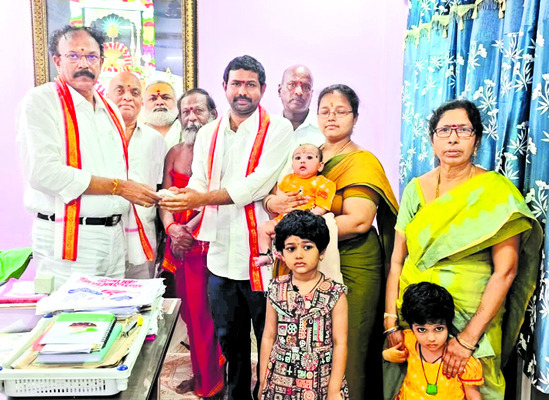 కార్తికేయుడికి వెండి బిస్కెట్ల సమర్పణ2