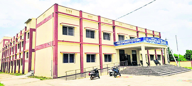 పాపం.. పాలిటెక్నిక్ విద్యార్థులు! 1