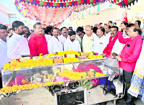 ఆదర్శప్రాయుడు దొడ్డా నారాయణరావు 1