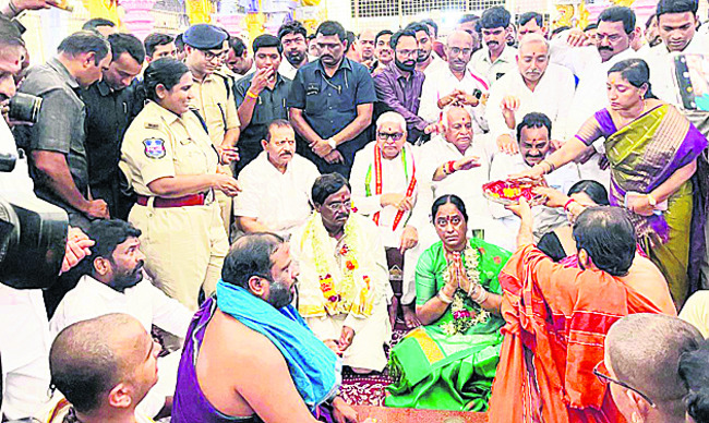 ఆలయాన్ని అభివృద్ధి చేసి తీరుతాం1