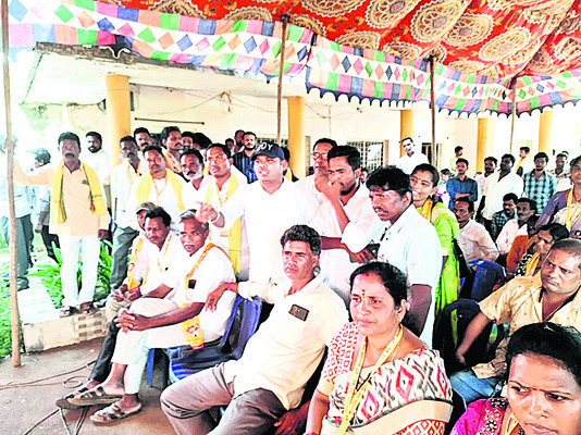 టీడీపీలో భగ్గుమన్న వర్గ విభేదాలు 1