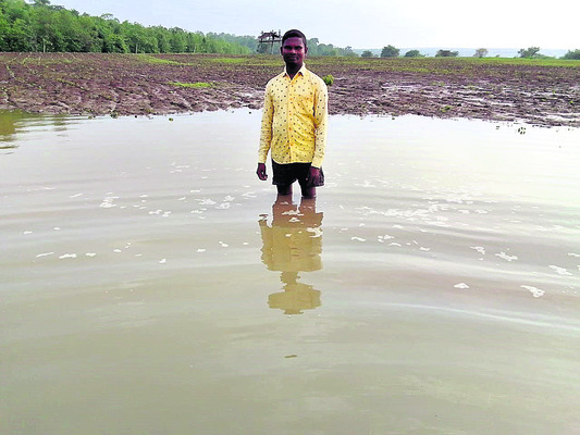 వరద తగ్గింది.. బురద మిగిలింది1