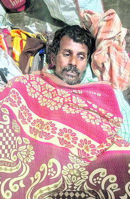 గడ్డి మందుతాగిన   ఆంధ్రా మేసీ్త్ర మృతి1