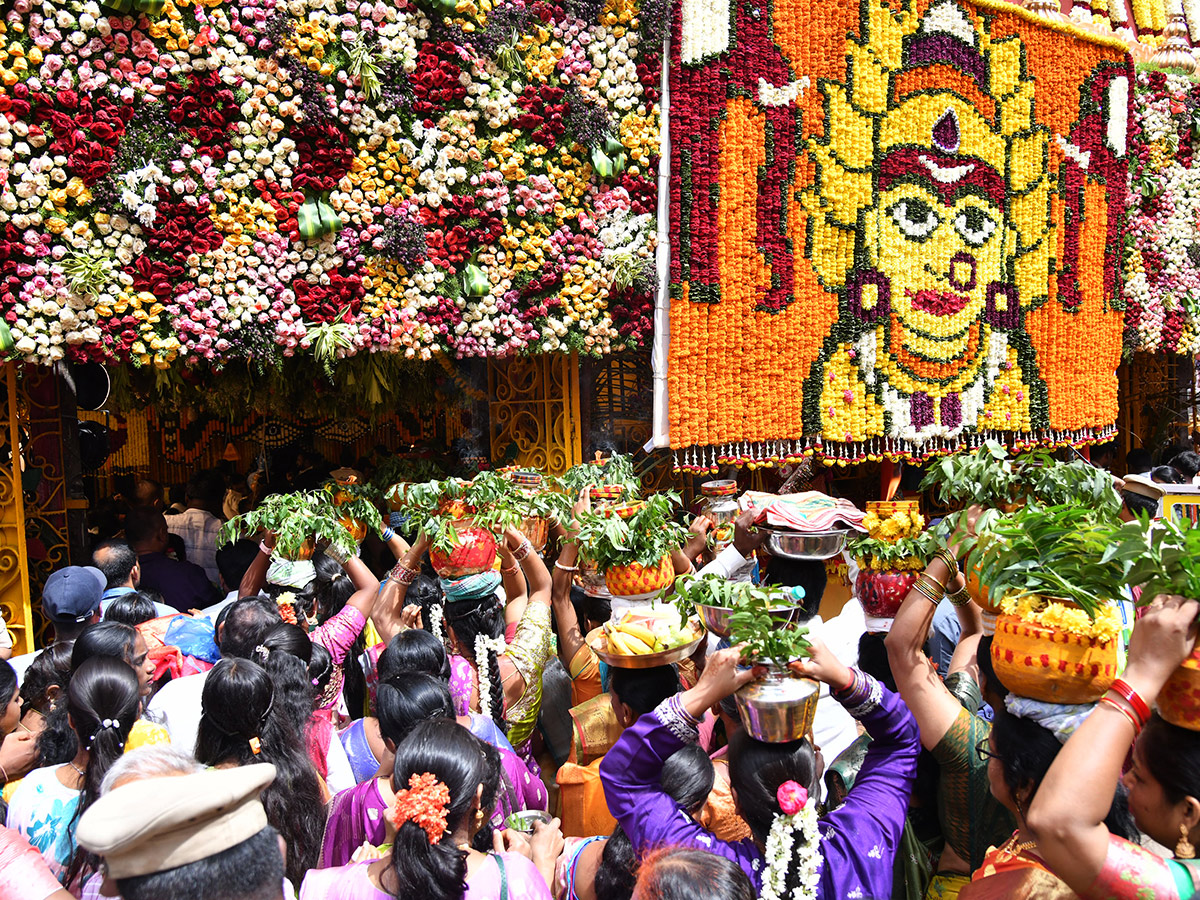 Secunderabad Ujjaini Mahankali Bonalu 2025 Photos24