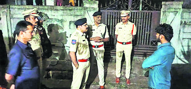 రౌడీలూ.. తీరు మారాలి!1