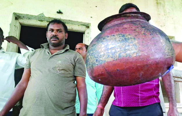 వందలాది మంది నుంచి రూ.కోట్లాది వసూళ్లు1