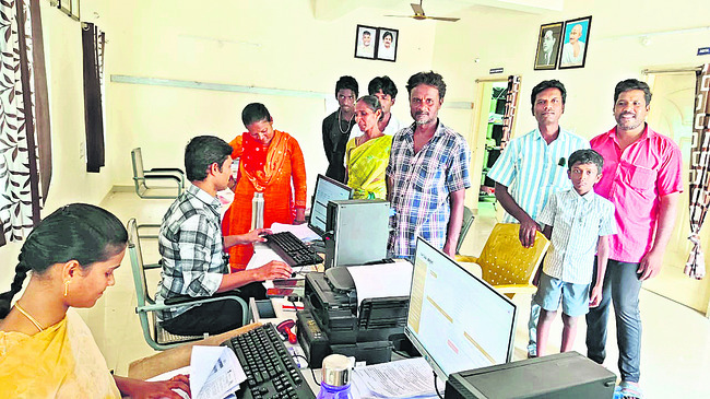కొండంత జనం
1