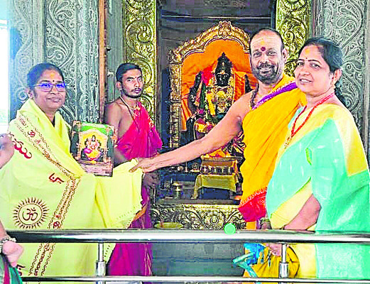 బగలాముఖీని దర్శించుకున్న న్యాయమూర్తి
1