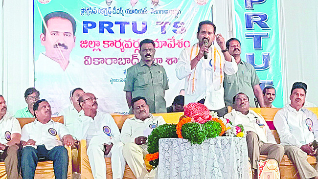 కర సేవకుని అంత్యక్రియల్లో ఎంపీ కొండా
1