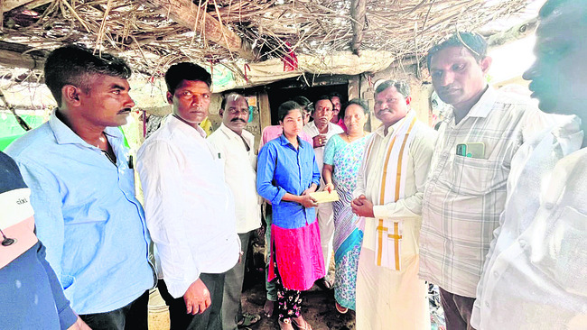 రేకుల షెడ్డు దగ్ధం 1