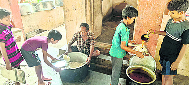 పెట్టిందే తిను1