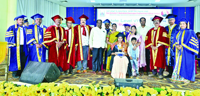 ఉద్యోగాలు సృష్టించే నైపుణ్యాలు కలిగి ఉండాలి1