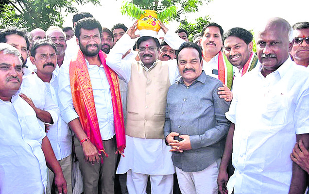 గిరిజనేతరుల సమస్యలపై సీఎంతో మాట్లాడుతా1