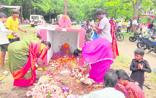 ఘనంగా క్వారీ దుర్గాదేవి జాతర1