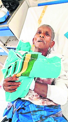 రైలులో నుంచి పడి వృద్ధుడికి గాయాలు1