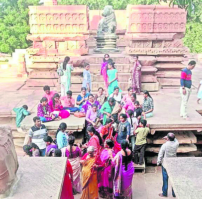 భవానీశంకరాలయంలో పీసీసీ చీఫ్ పూజలు2