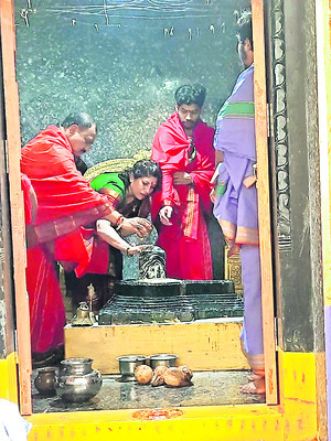 భవానీశంకరాలయంలో పీసీసీ చీఫ్ పూజలు3