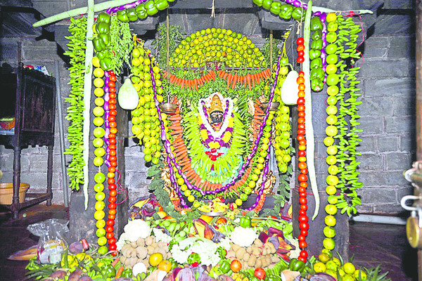 మాణిక్యాంబా అమ్మవారికి ఆషాఢం సారె1