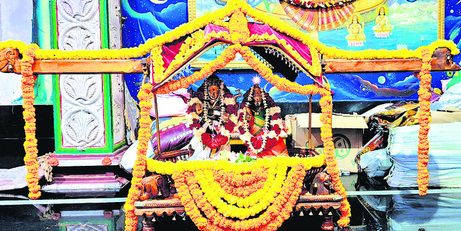 మహిళా జెడ్పీ చైర్పర్సన్పై దాడి దారుణం 1