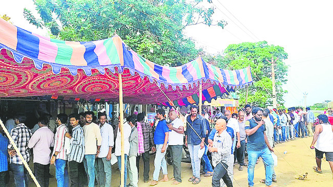 రత్నగిరికి భక్తుల తాకిడి1