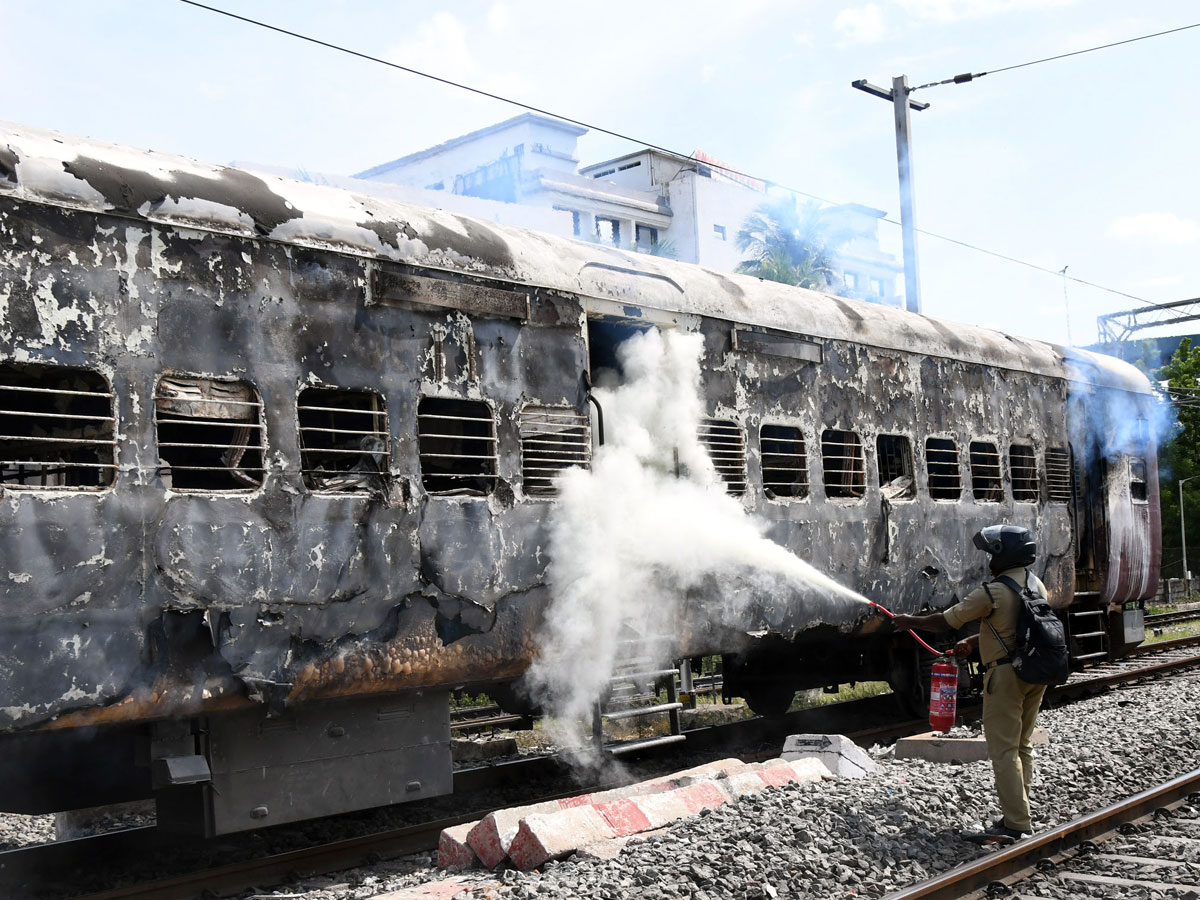 Fire breaks out in coaches of express Trains Near Tirupati Photos11