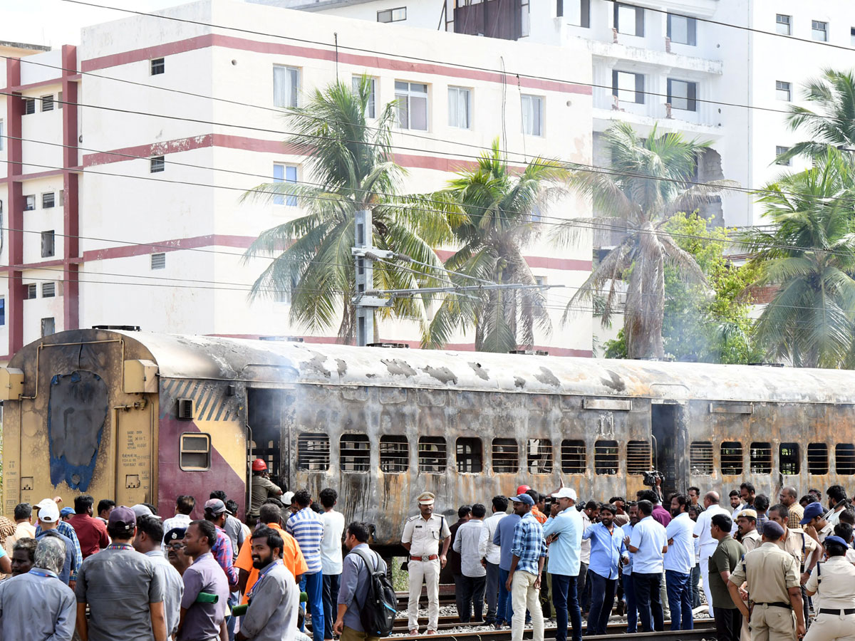 Fire breaks out in coaches of express Trains Near Tirupati Photos16