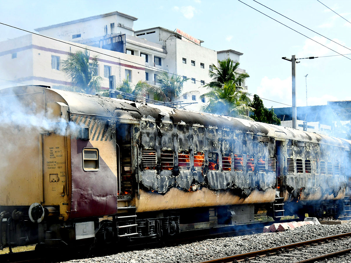 Fire breaks out in coaches of express Trains Near Tirupati Photos2