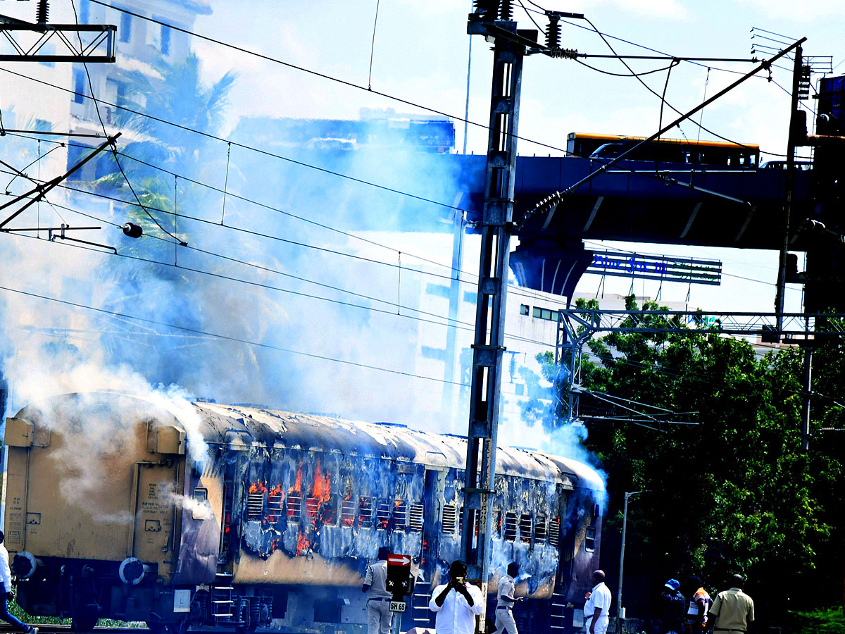 Fire breaks out in coaches of express Trains Near Tirupati Photos7