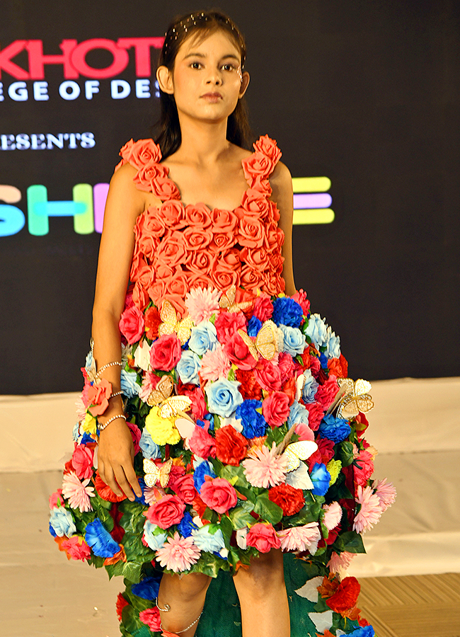 Lakhotia Hosts Fashion Show Trashique The Best Out of Waste10