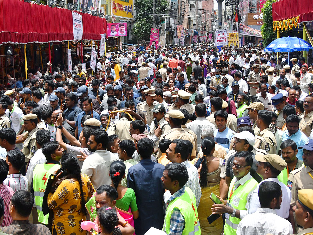 Rangam Ritual At Ujjaini Mahankali At Secunderabad Photos17