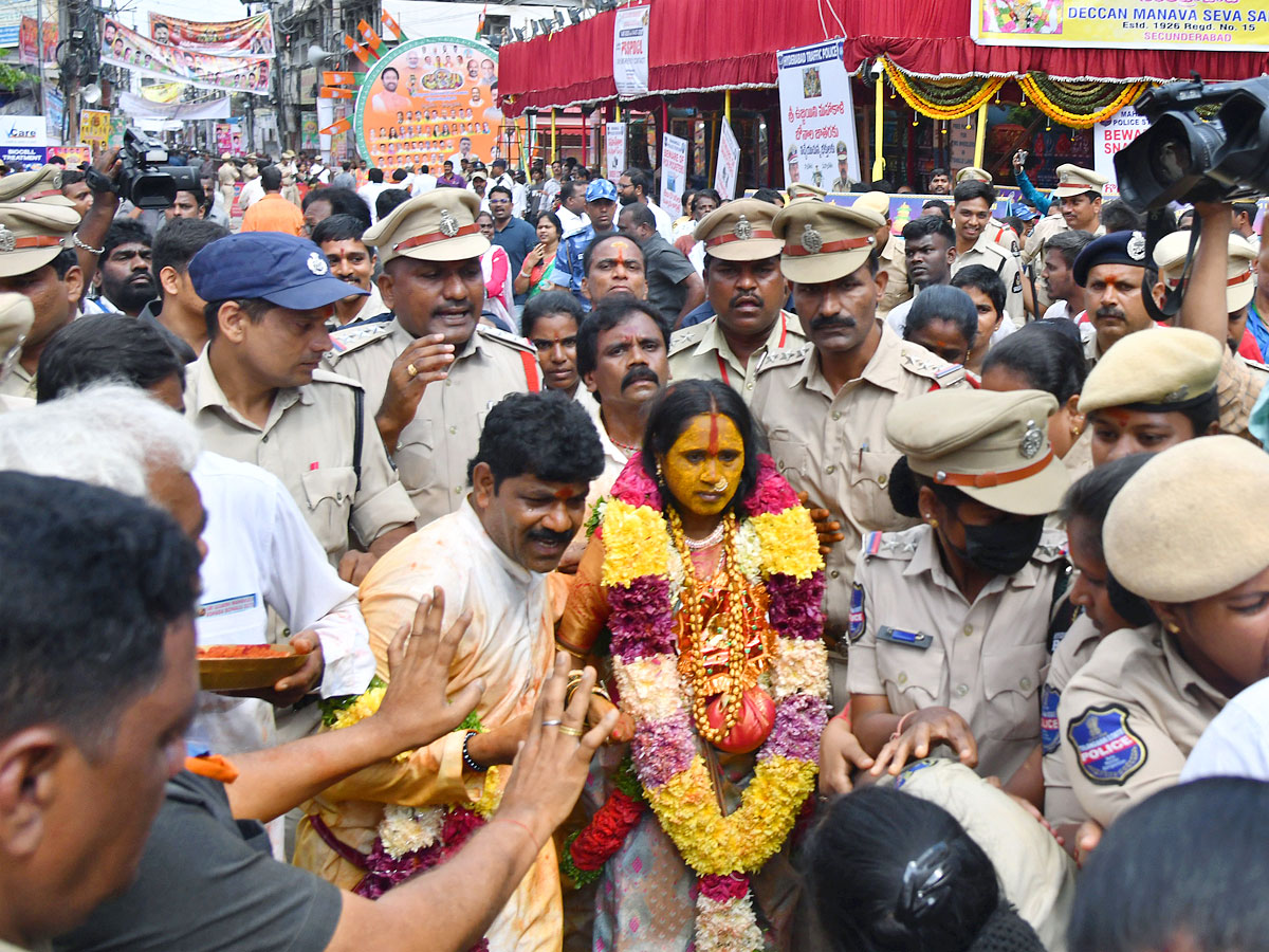 Rangam Ritual At Ujjaini Mahankali At Secunderabad Photos24