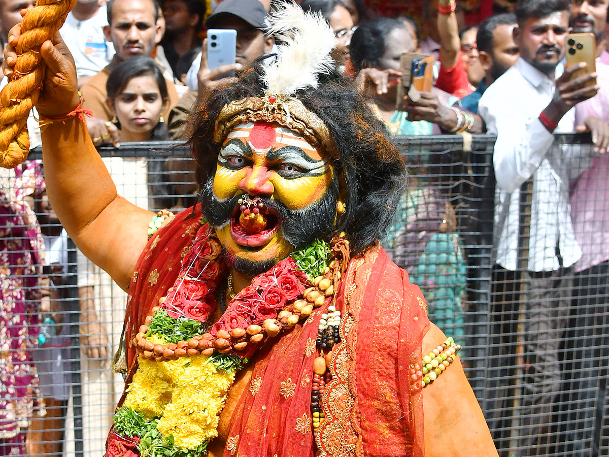 Rangam Ritual At Ujjaini Mahankali At Secunderabad Photos4