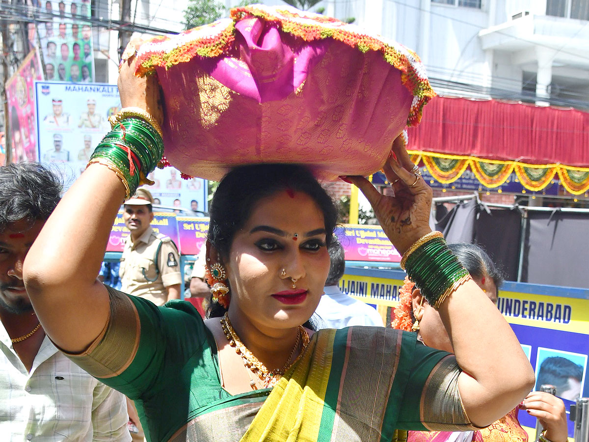 Rangam Ritual At Ujjaini Mahankali At Secunderabad Photos6