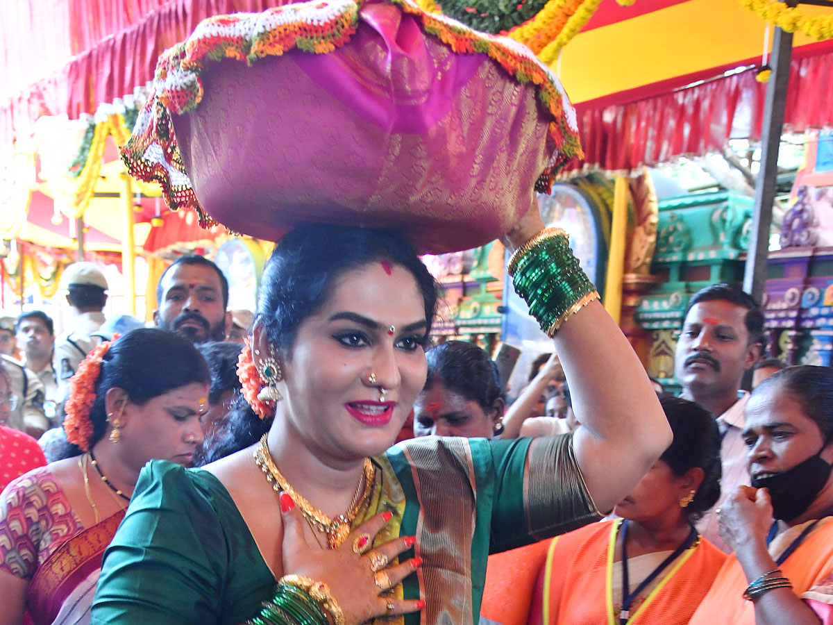 Rangam Ritual At Ujjaini Mahankali At Secunderabad Photos7