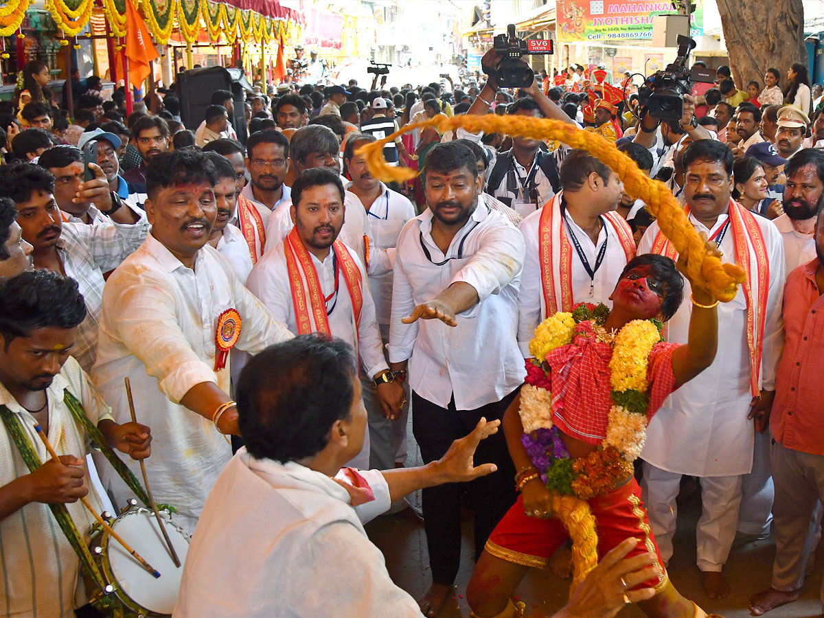 Rangam Ritual At Ujjaini Mahankali At Secunderabad Photos8