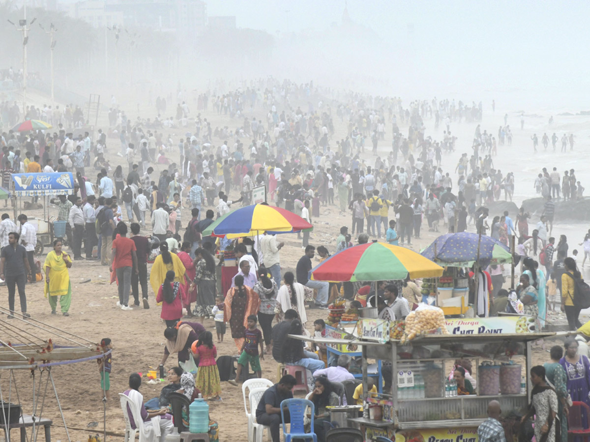 visakhapatnam rk beach photos goes viral12