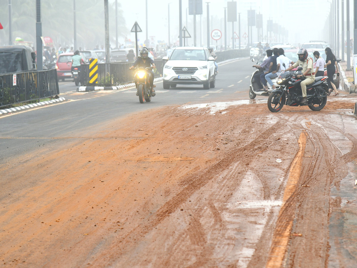 visakhapatnam rk beach photos goes viral14