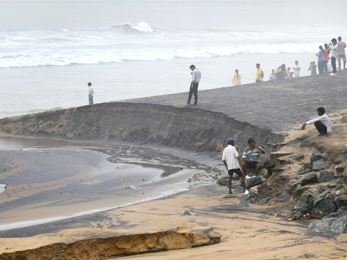visakhapatnam rk beach photos goes viral15