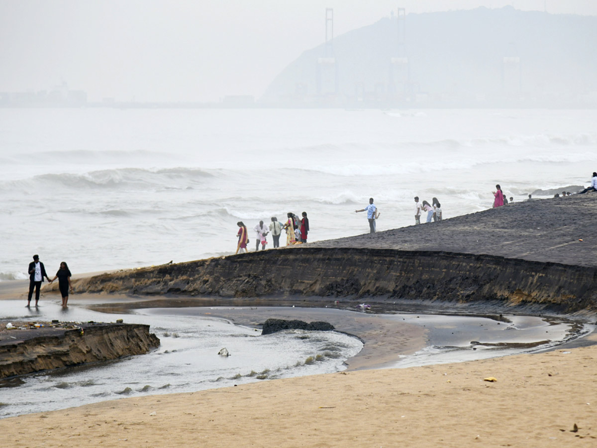 visakhapatnam rk beach photos goes viral3