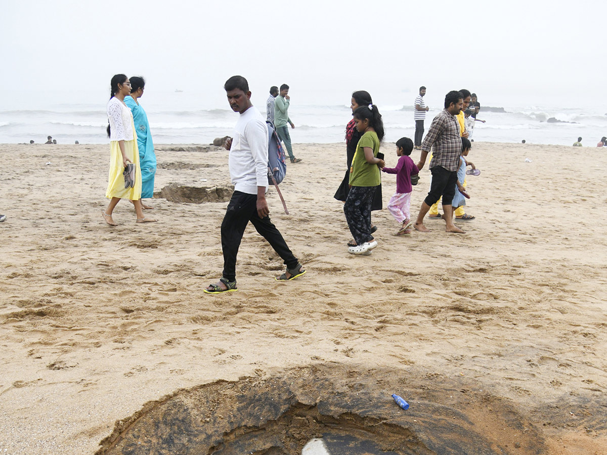 visakhapatnam rk beach photos goes viral6