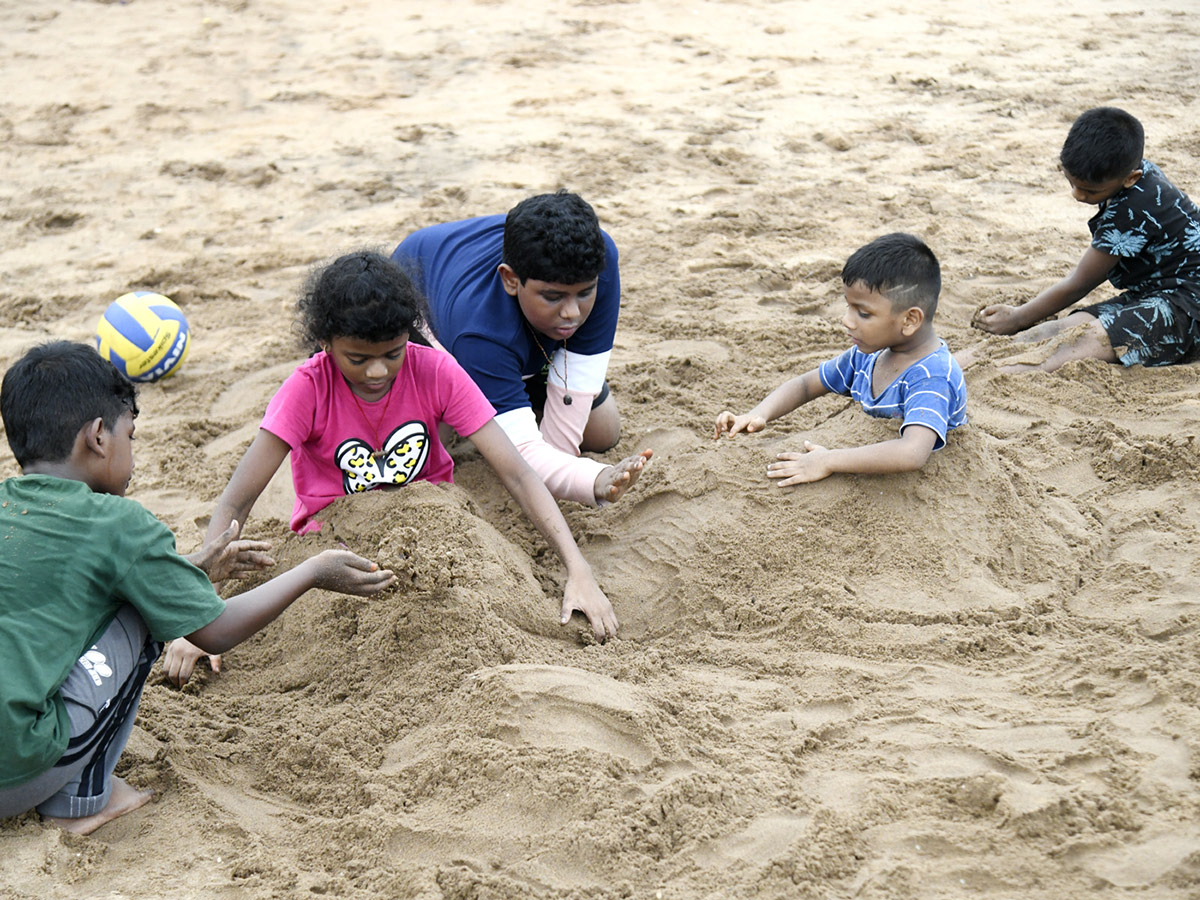 visakhapatnam rk beach photos goes viral8