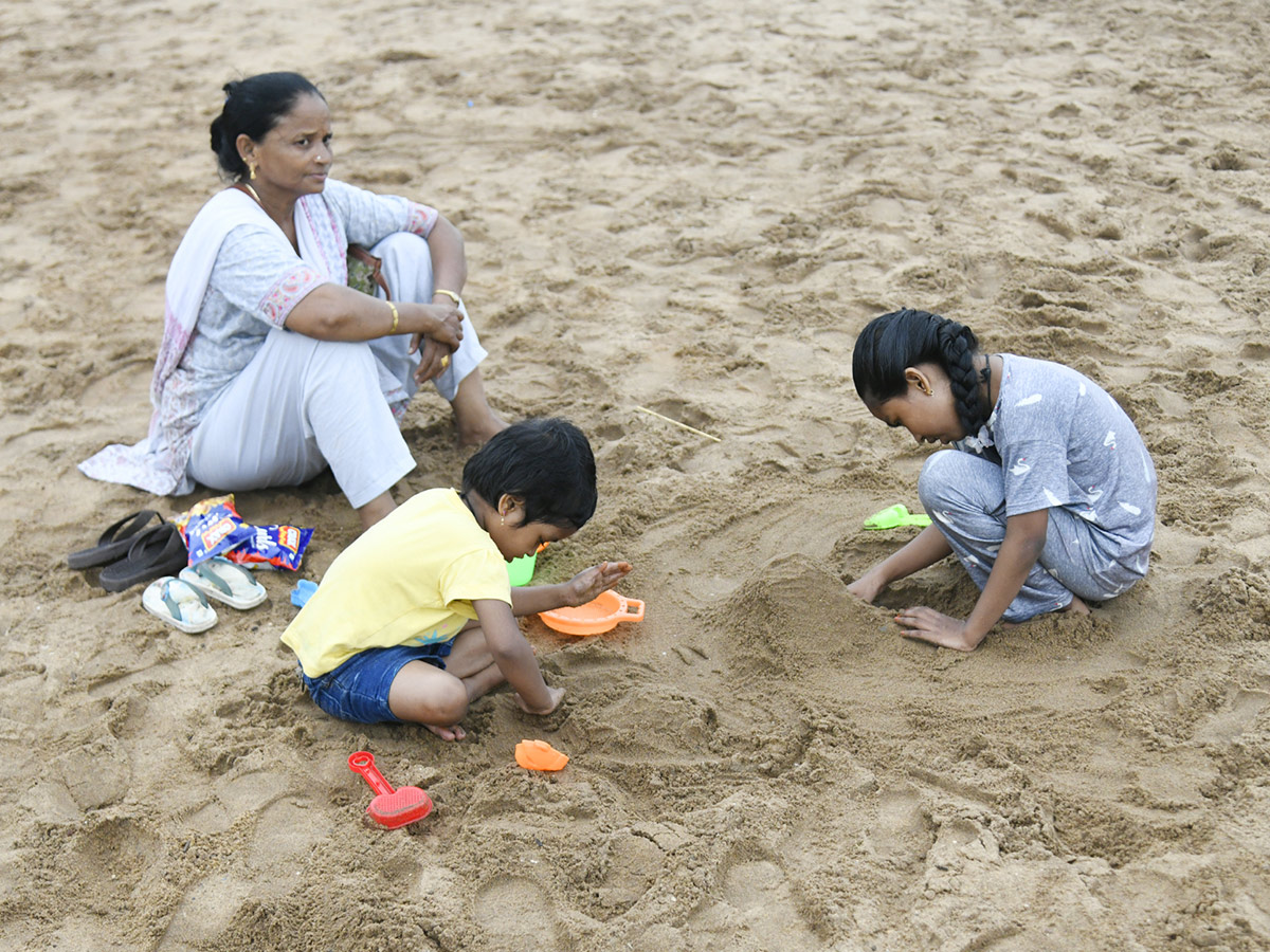 visakhapatnam rk beach photos goes viral9