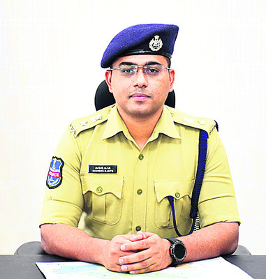 పోకిరీలపై నిఘా1