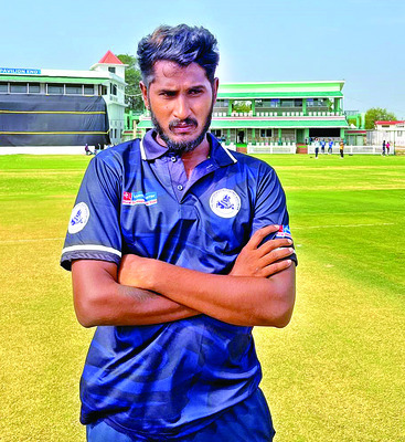 గిరినాథ్కు రూ.10 లక్షలు1