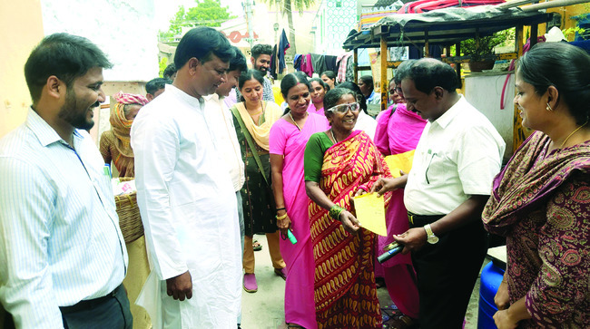 బకాయిలు చెల్లించాలని ధర్నా 2