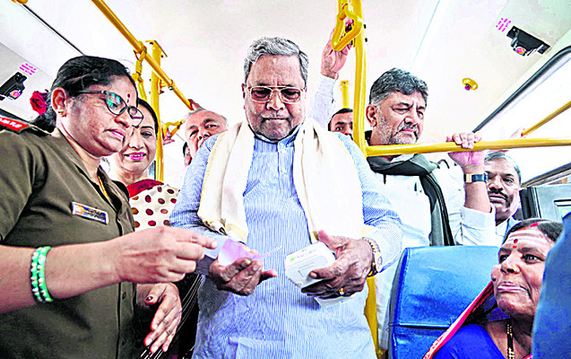 ఉచిత ప్రయాణం కోలాహలం 1