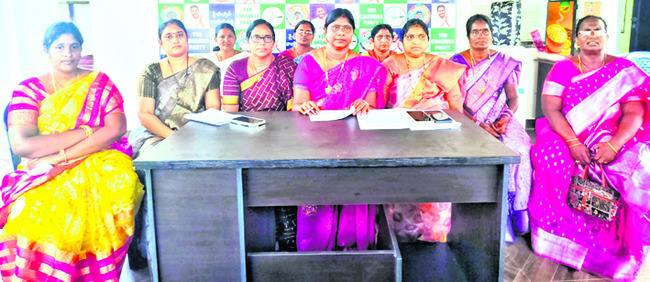 మహిళలకు రక్షణ కరువు 1