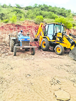 బరితెగించిన గ్రావెల్ మాఫియా1