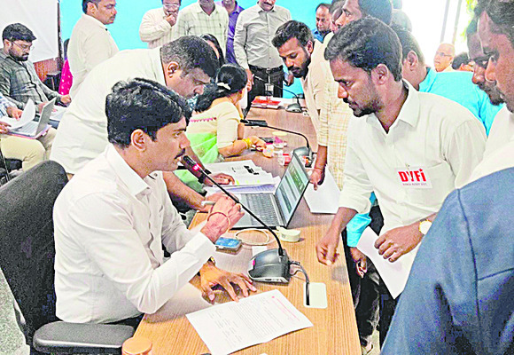 ట్రాఫిక్ నిబంధనలు పాటించాలి 1